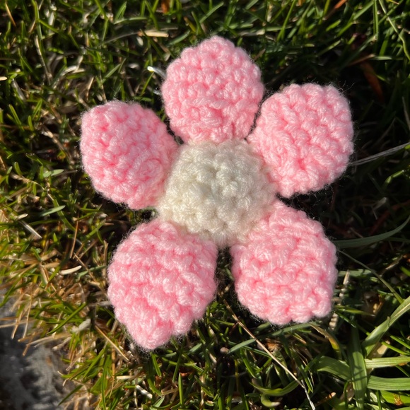 3/$20 Hand Crocheted Springtime Daisy Flower Keychain! - Picture 14 of 17